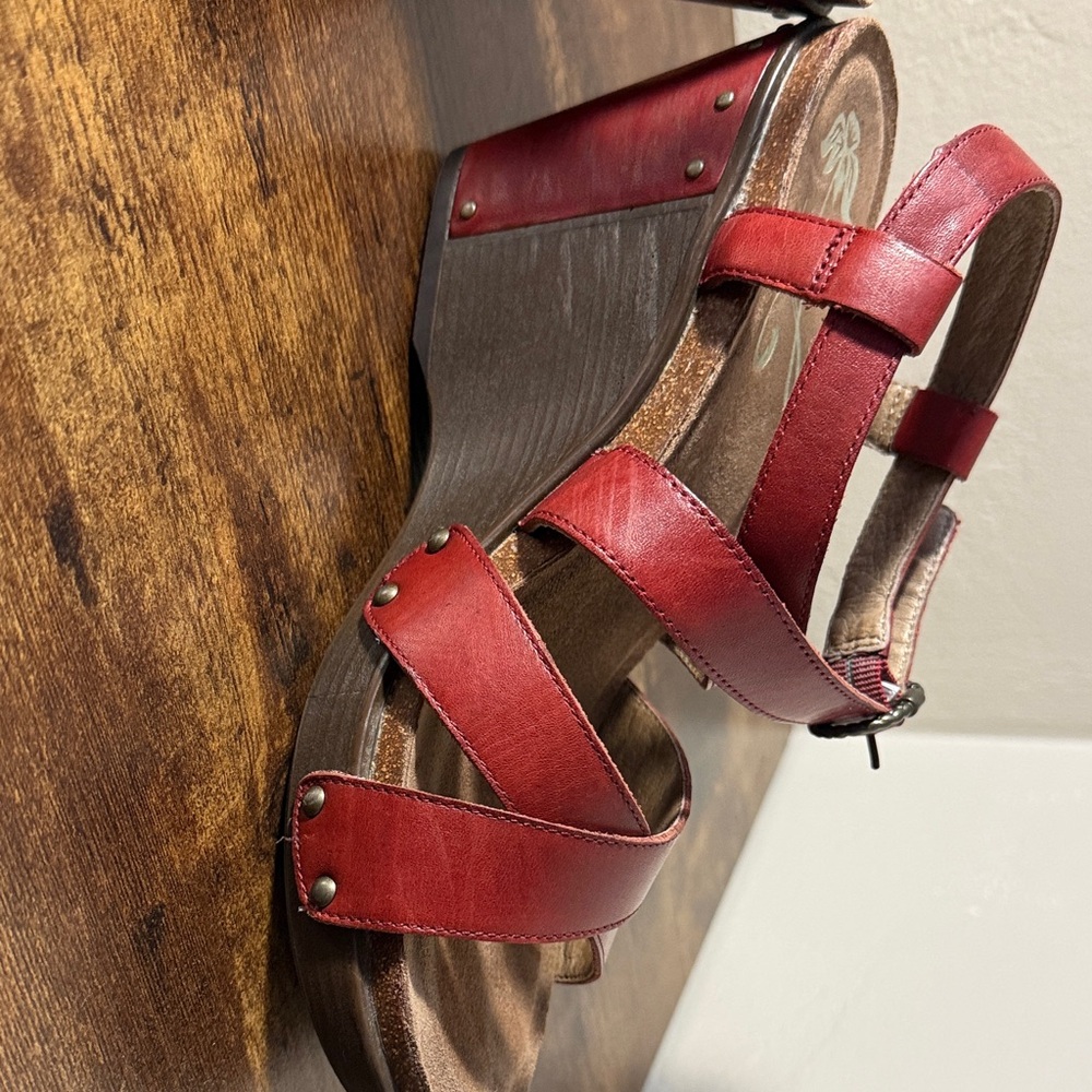 Dansko Frida Red Leather Wedge Multi-Strap Women's Sandals - Picture 3 of 9